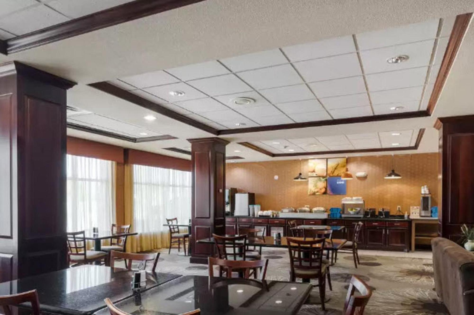 Lake Texoma Inn And Suites Denison Eksteriør billede