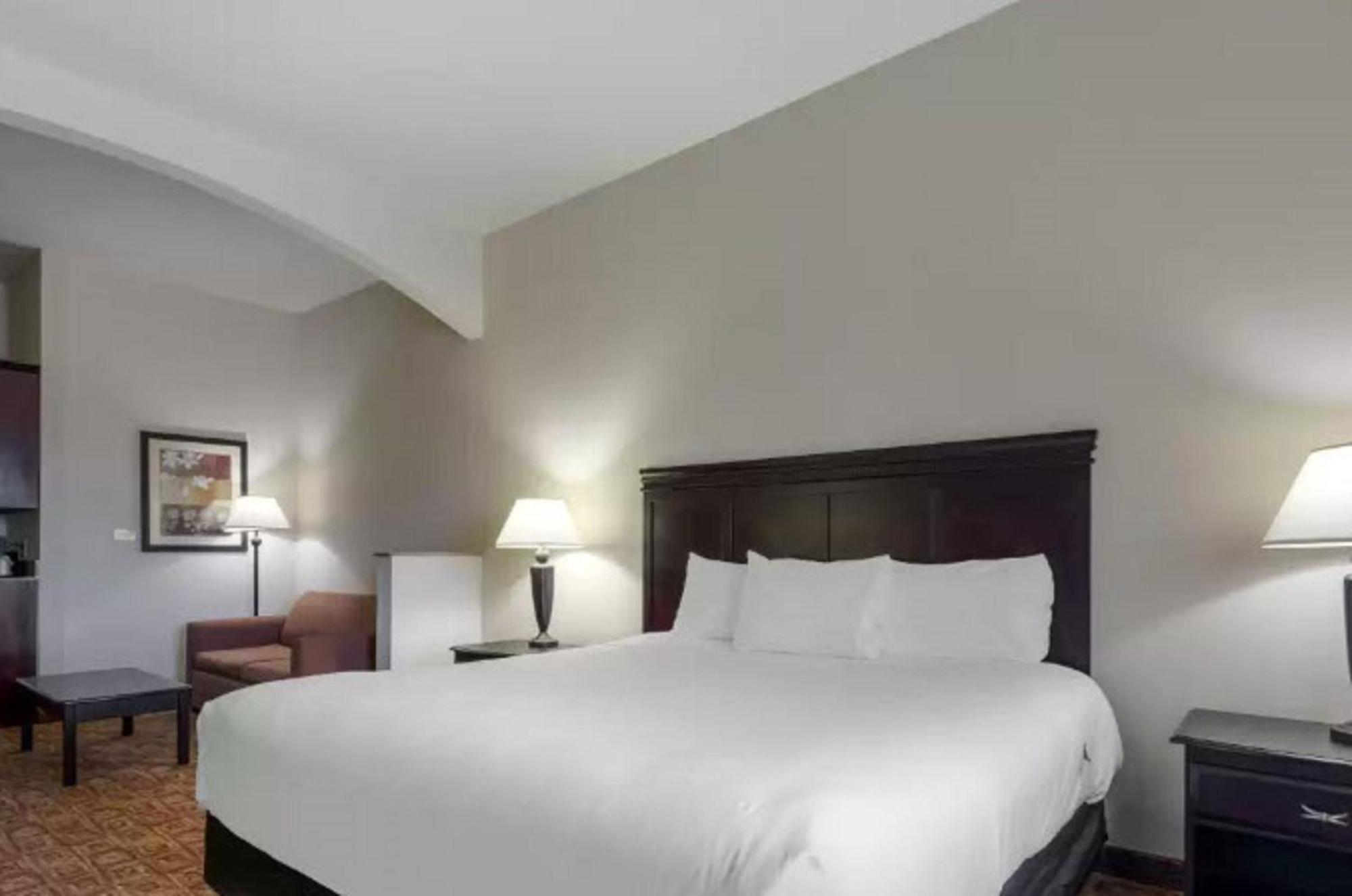 Lake Texoma Inn And Suites Denison Eksteriør billede
