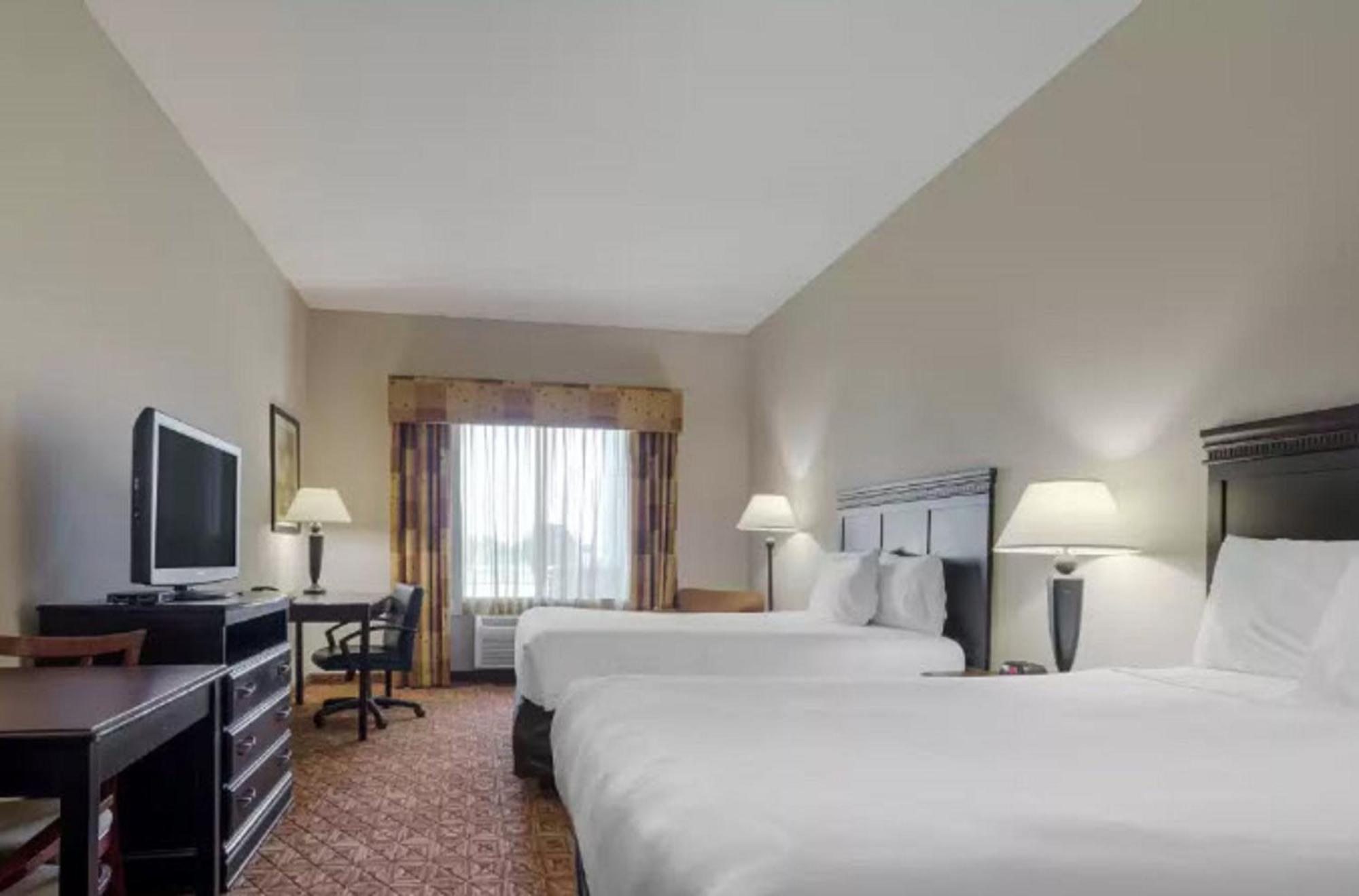 Lake Texoma Inn And Suites Denison Eksteriør billede